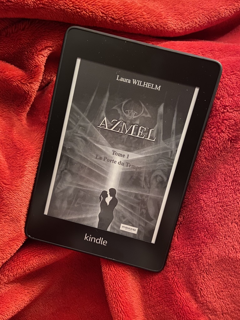 Azmel Tome 1 : La porte du temps – Laura Wilhelm – Plume volage